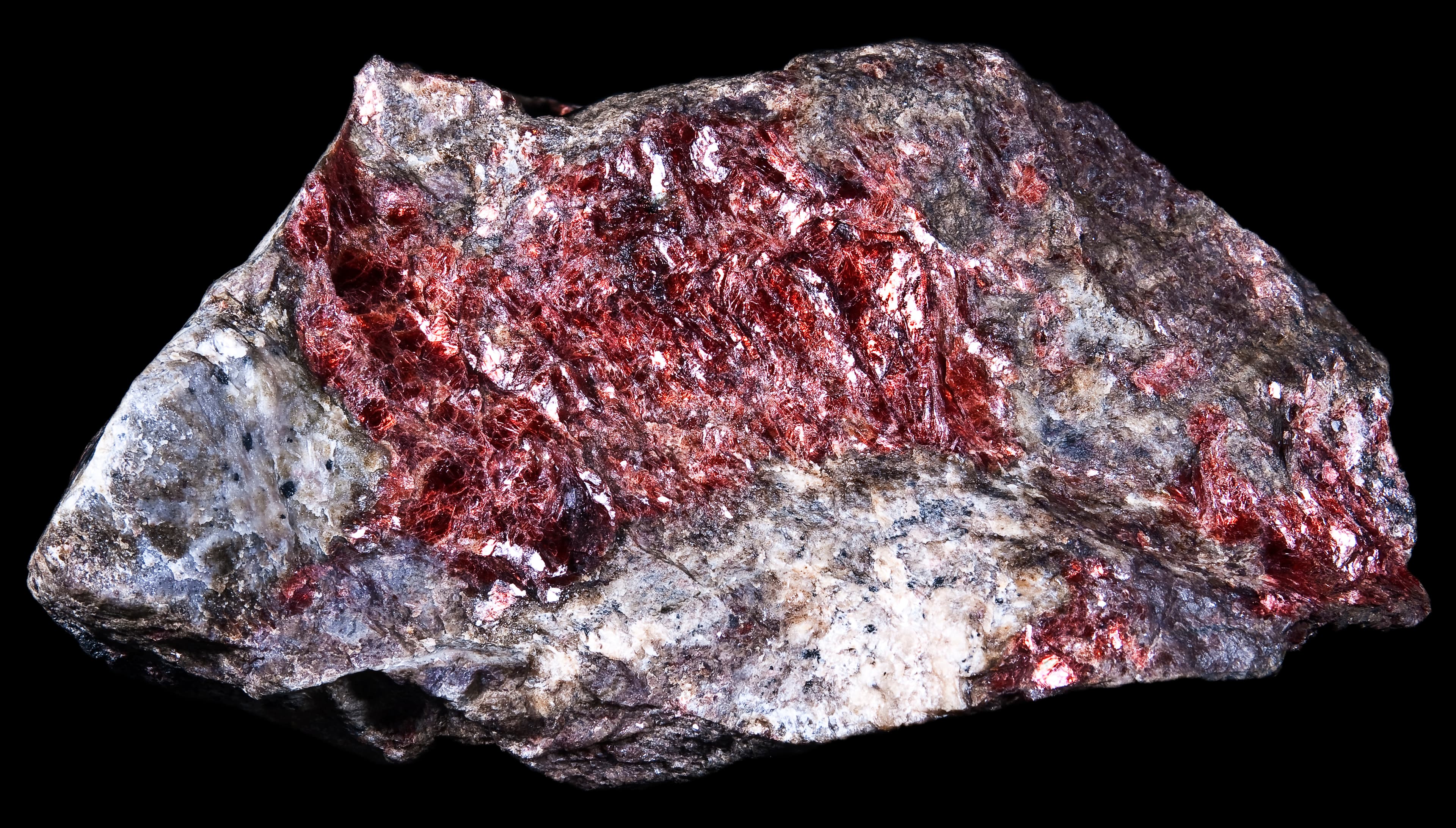 Alurgite