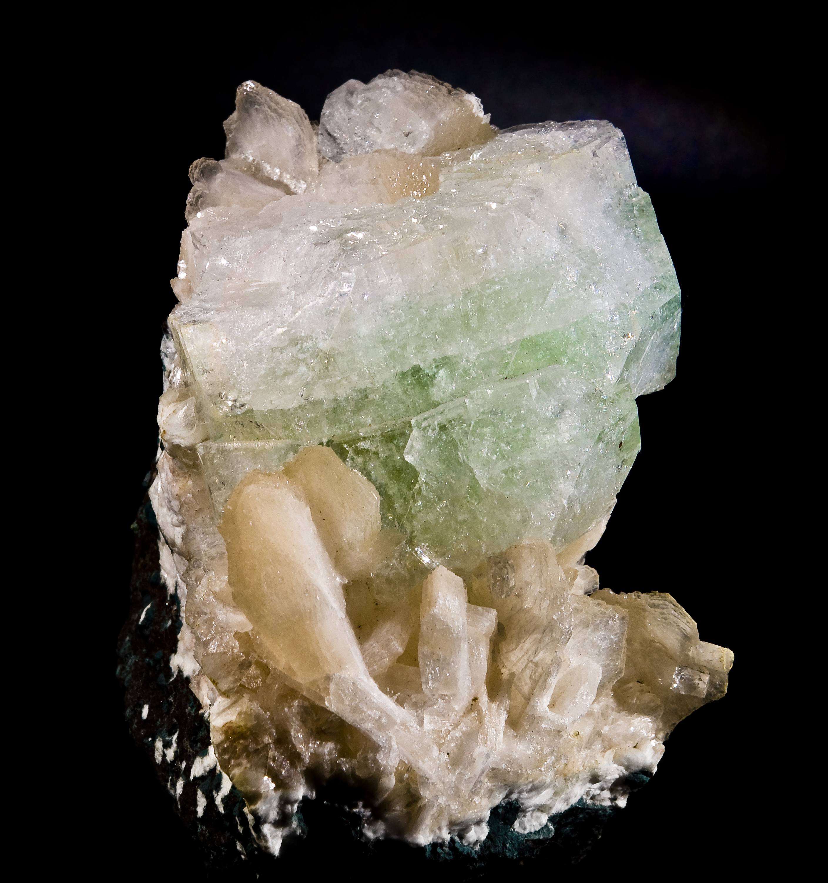 Apophyllite-(KF) with Stilbite