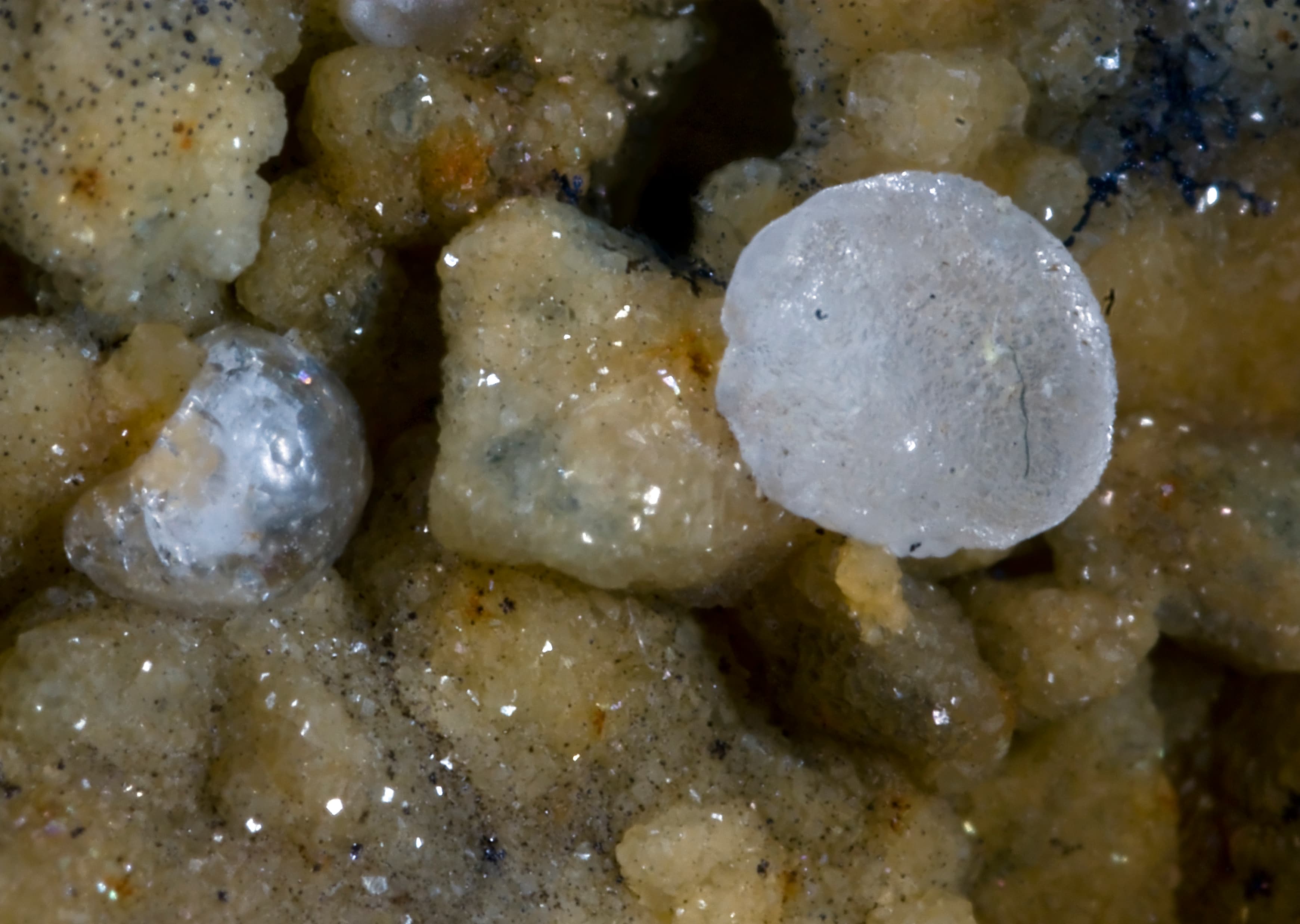 Melanophlogite