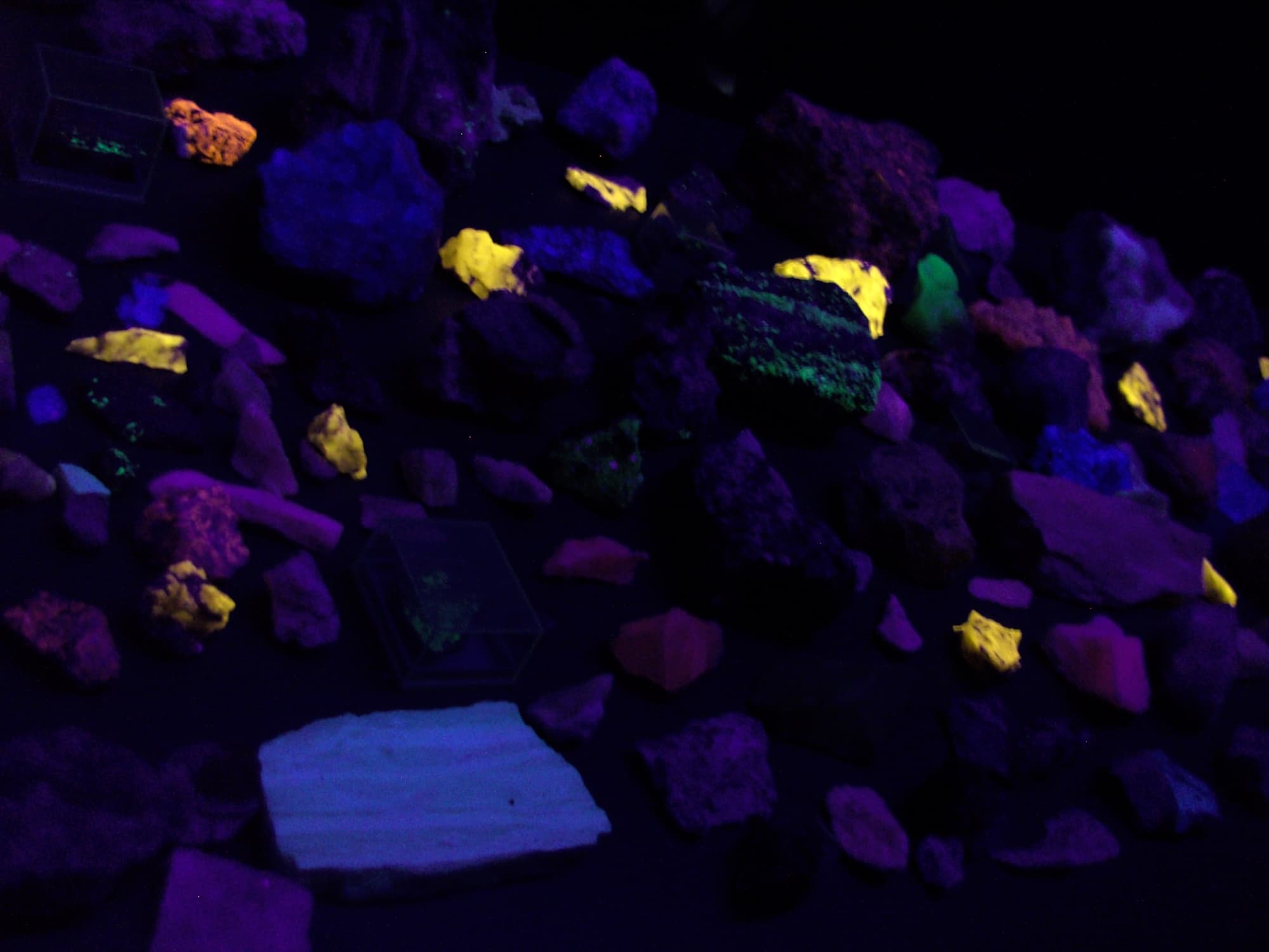 Luminescent Mineral Specimens