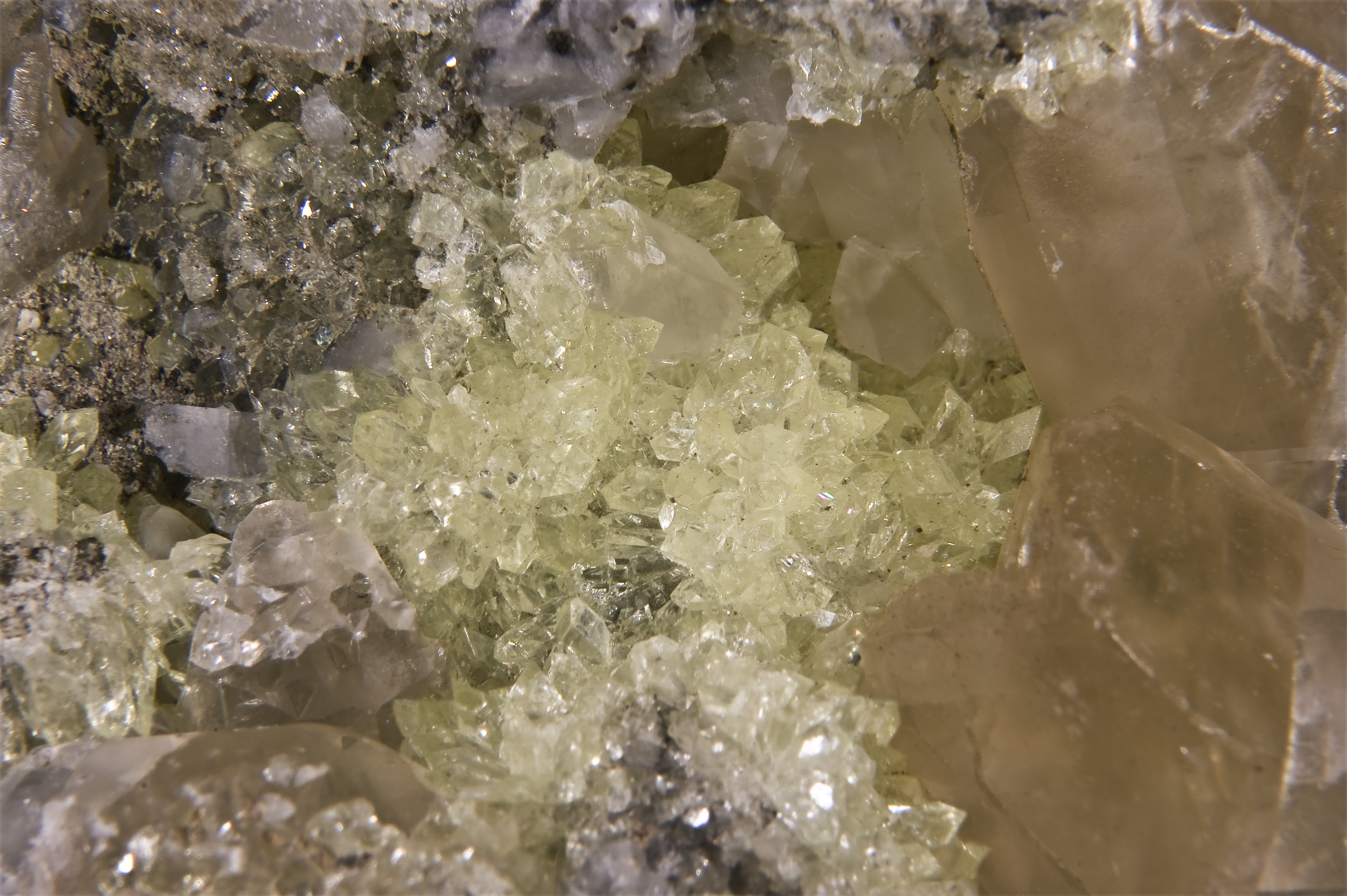 Fluorapophyllite-(K)